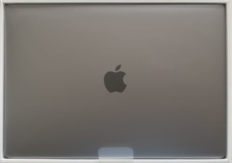 Foto: Apple MacBook Air 2020 im geöffneten Karton