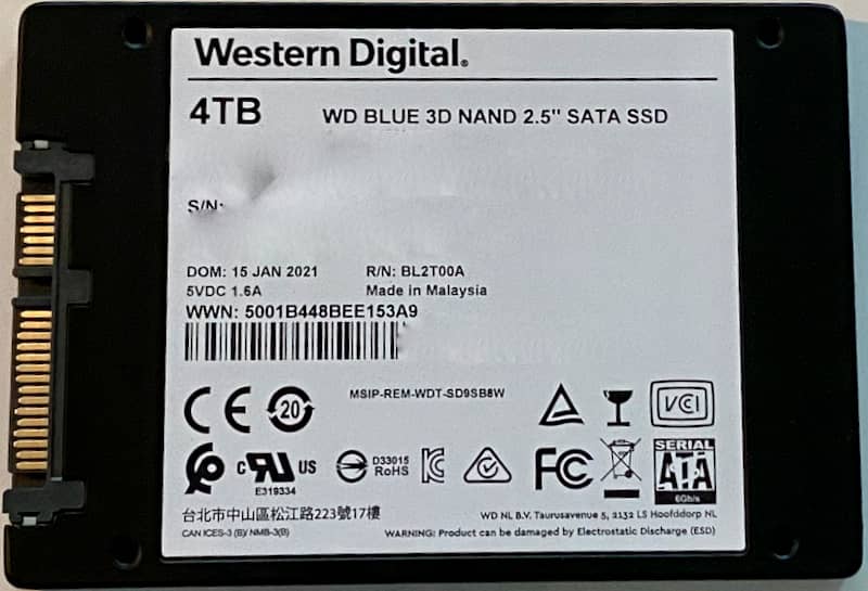 Foto: WD Blue SATA SSD 4 TB, Rückseite mit Label (Made in Malaysia)