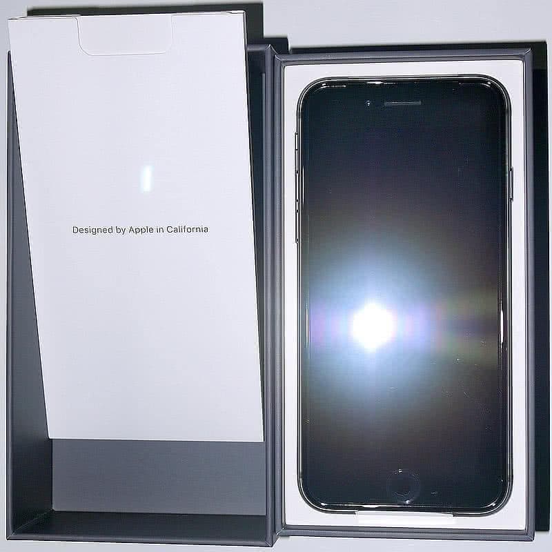Photo: Open original box with Apple iPhone 8 256GB, Colour Space Grey