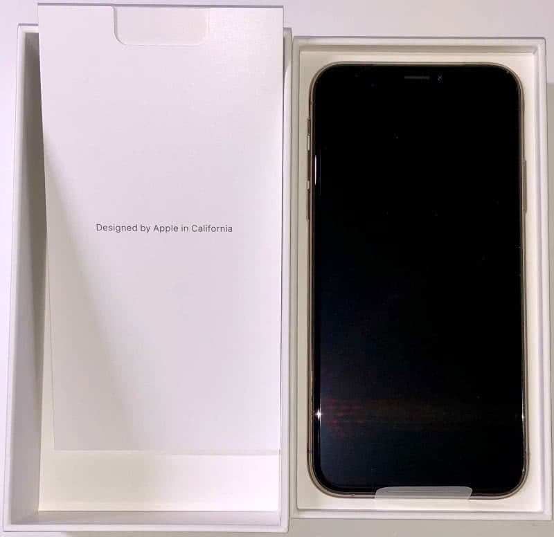 Photo: Apple iPhone X Carton opened