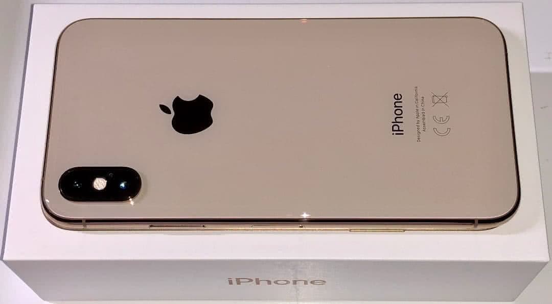 Photo 1: Apple iPhone Xs backside