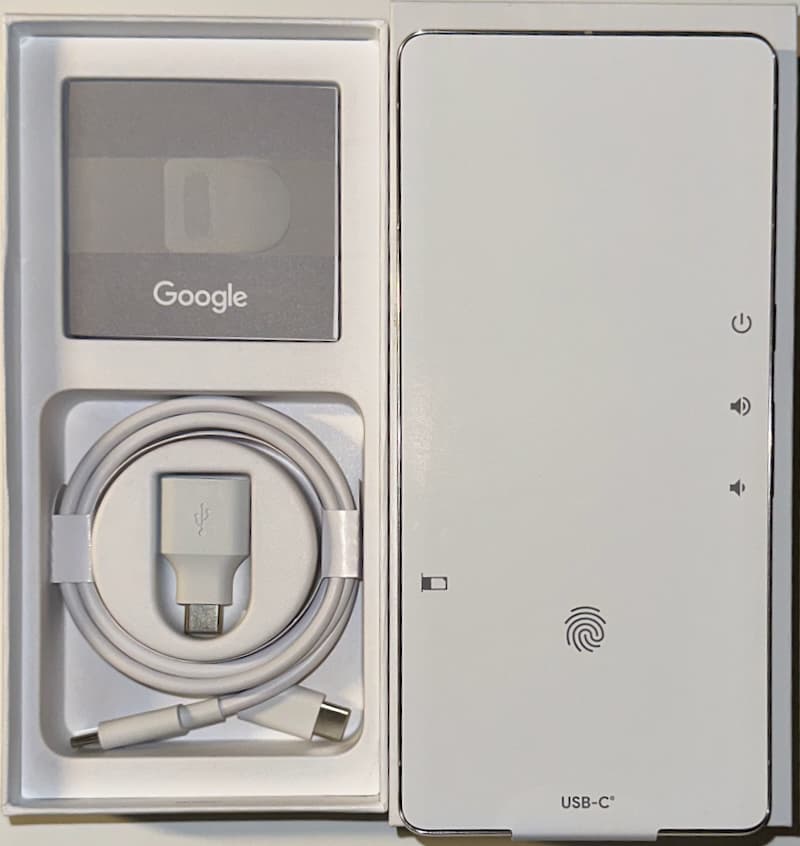 Photo: Google Pixel 7 Pro back (colour: Hazel), opened original box shows scope of delivery