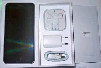 Foto: Geöffneter Originalkarton Apple iPhone 6s Plus Space-Grau 128 GB mit Blick auf das Zubehör